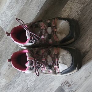 Bearpaw hiking shoes boots 7